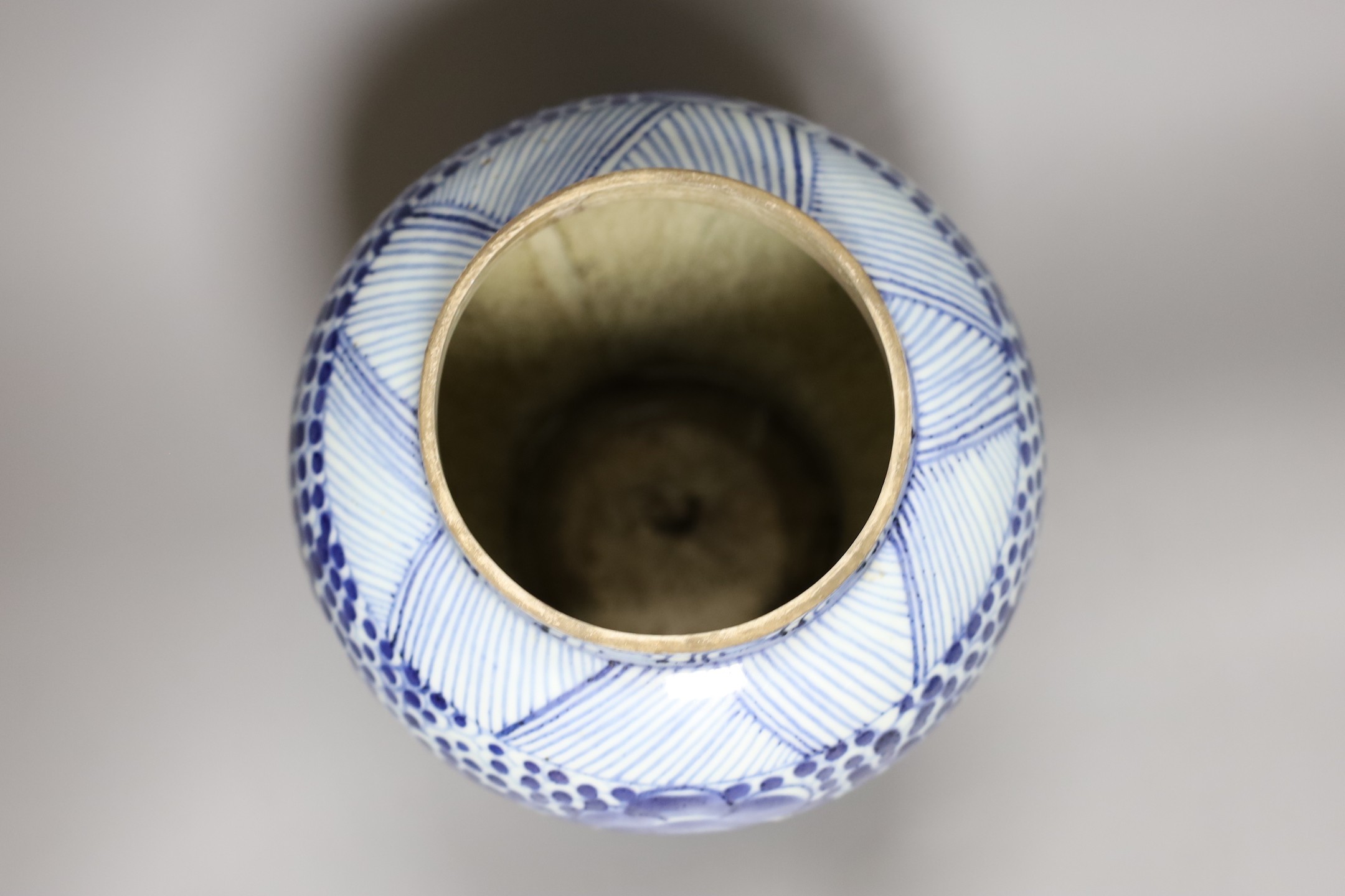 A 19th century Chinese blue and white lidded baluster vase, 28cm tall